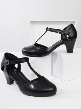 Unique Vintage 1920s Black Leatherette Closed Toe T-Strap Roxy Pumps in Black